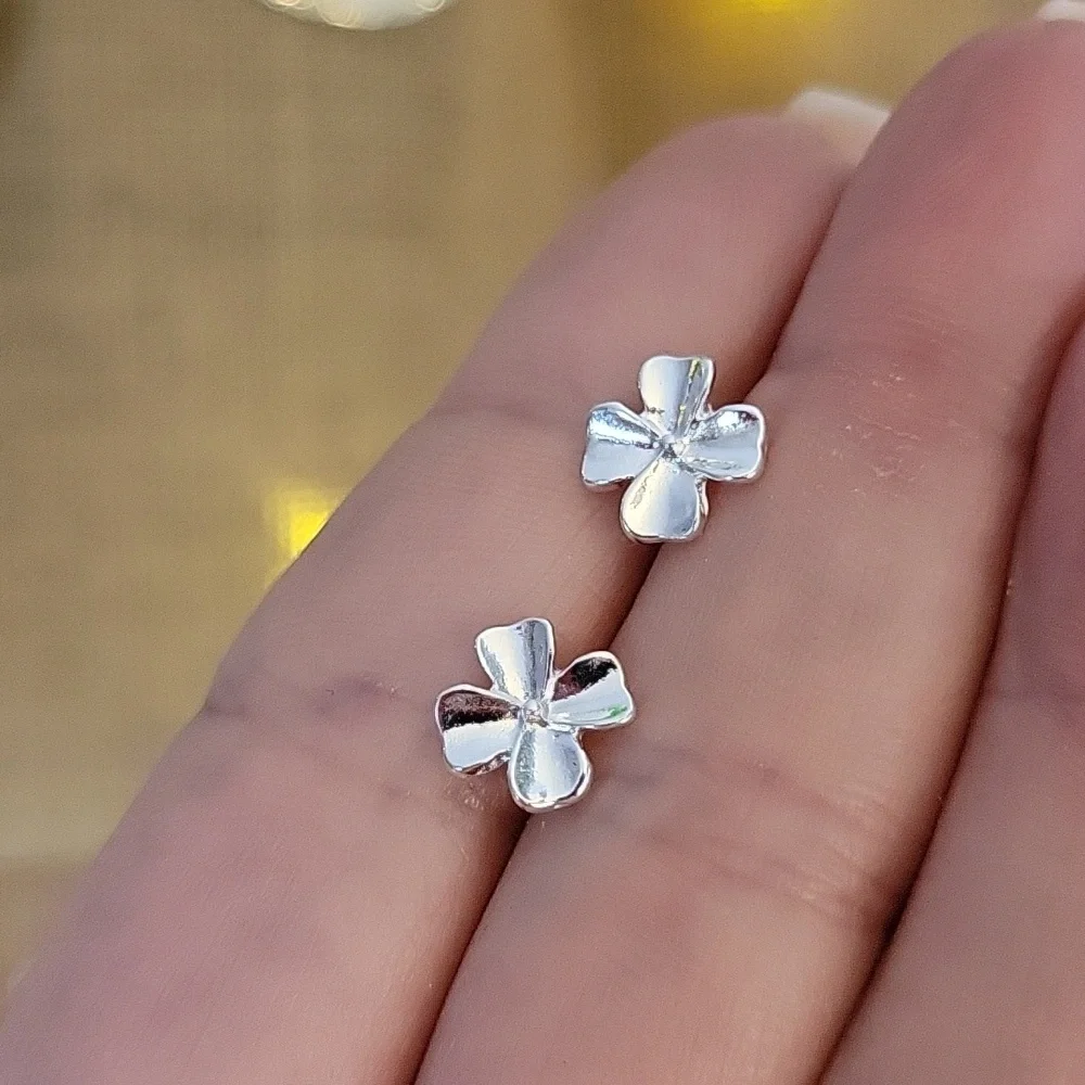 LUCKY CLOVER STUD EARRINGS - Picture 5 of 5